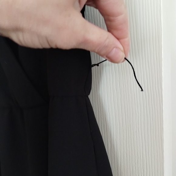 Alice + Olivia Black Sleeveless Romper 2 - Picture 5 of 10